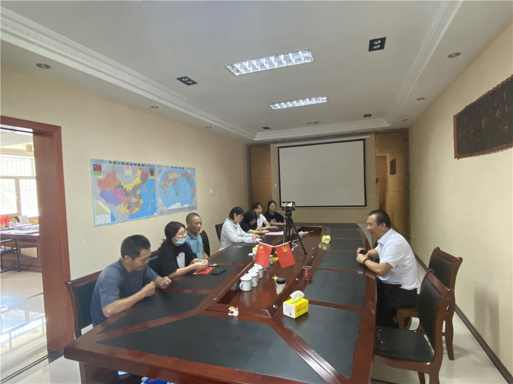 “關(guān)愛(ài)員工，情系學(xué)子”易順公司董事長(zhǎng)為員工子女發(fā)放助學(xué)金